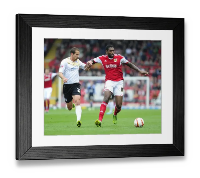 Framed Print : Bristol City's Jay Emmanuel-Thomas Fends Off Colchester United's David Wright during Sky Bet League One Clash