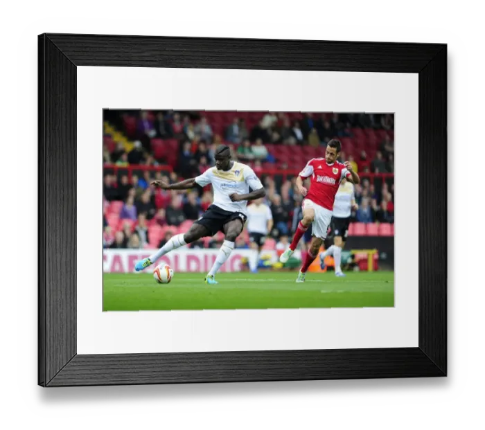 Framed Print : Bristol City's Sam Baldock Closes In on Colchester United's Magnus Okuonghae in Sky Bet League One Clash