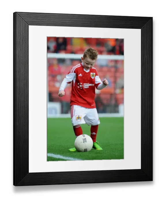 Framed Print : Bristol City vs Colchester United Football Rivalry: A Clash at Ashton Gate (September 2013)