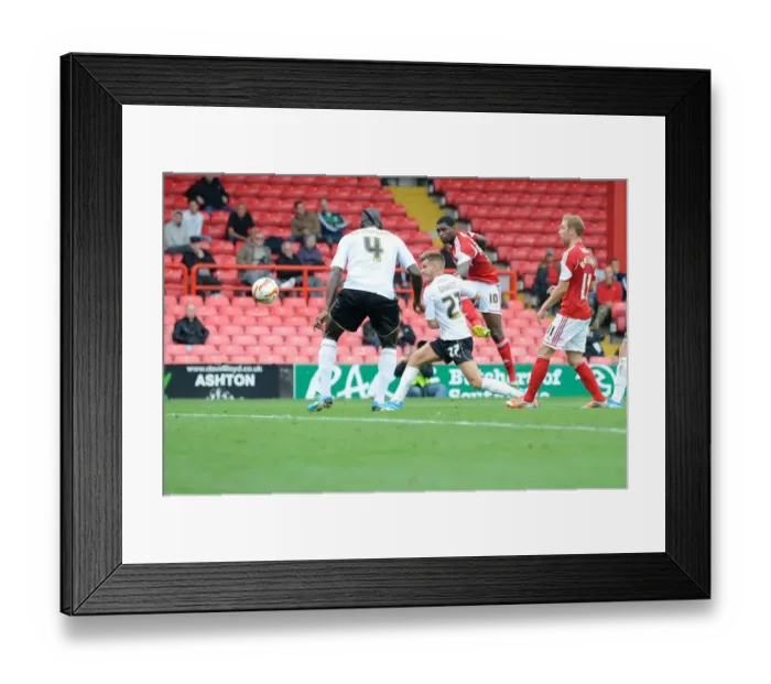 Framed Print : Bristol City's Jay Emmanuel-Thomas Goes for Glory Against Colchester United Framed Print : Bristol City's Jay Emmanuel-Thomas Goes for Glory Against Colchester United