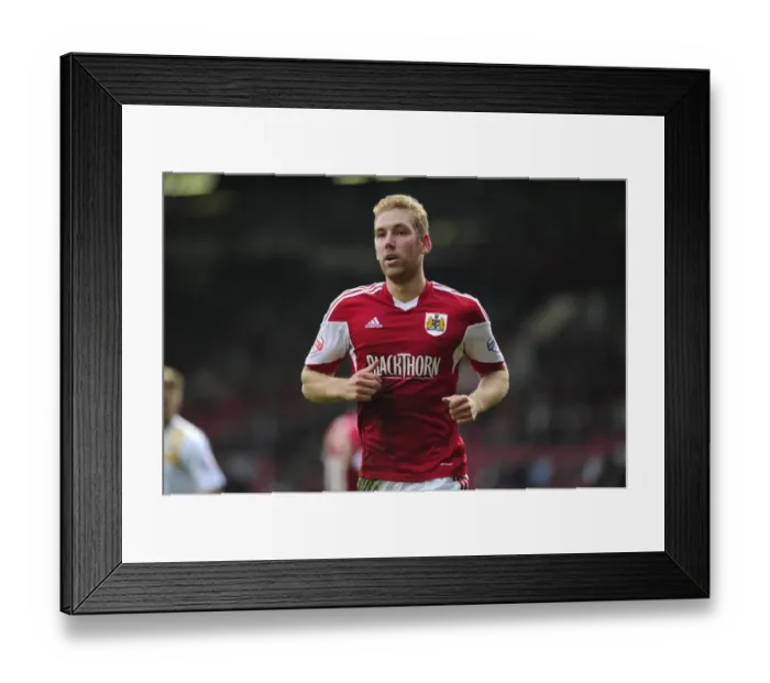 Framed Print : Scott Wagstaff in Action: Bristol City vs Colchester United, Sky Bet League One, September 2013