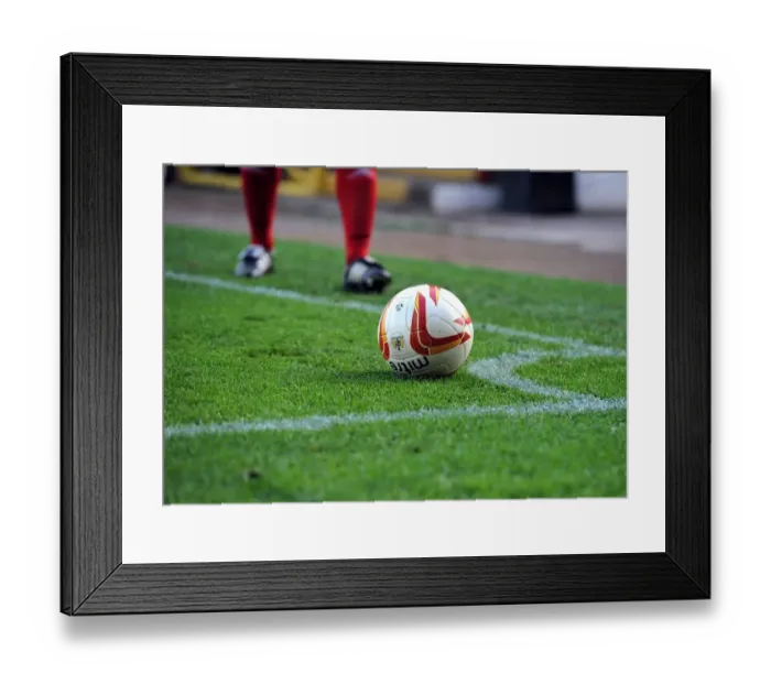 Framed Print : Nicky Shorey Prepares for Corner Kick: Bristol City vs Colchester United, Sky Bet League One