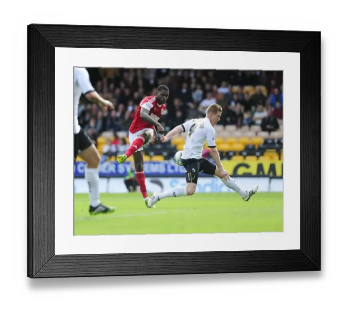 Framed Print : Determined Strike: Jay Emmanuel-Thomas's Goal Attempt for Bristol City vs. Port Vale, Sky Bet League 1