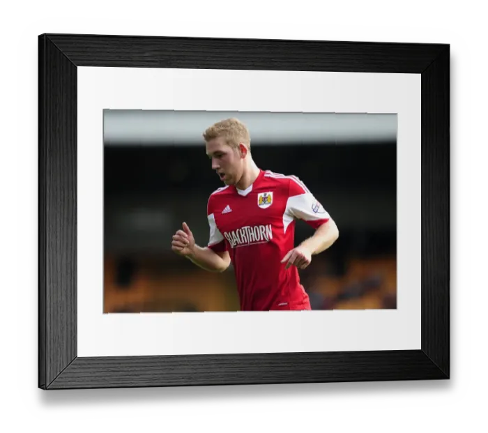 Framed Print : Scott Wagstaff of Bristol City in Action against Port Vale at Vale Park, 2013 Framed Print : Scott Wagstaff of Bristol City in Action against Port Vale at Vale Park, 2013