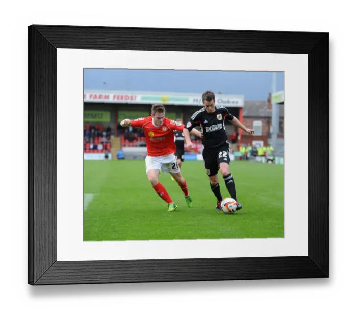 Framed Print : Nicky Shorey in Action: Bristol City vs Crewe Alexandra, 2013 Framed Print : Nicky Shorey in Action: Bristol City vs Crewe Alexandra, 2013