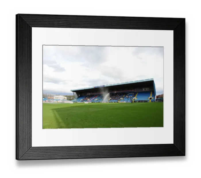 Framed Print : Bristol City vs Carlisle United: A Football Rivalry at Brunton Park (October 2013) Framed Print : Bristol City vs Carlisle United: A Football Rivalry at Brunton Park (October 2013)