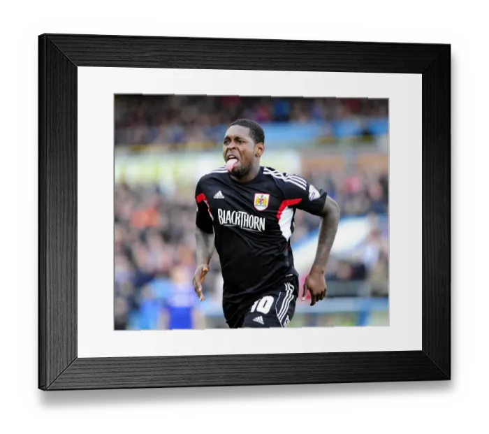 Framed Print : Bristol City's Jay Emmanuel-Thomas Scores Brace in Carlisle United Match (October 2013)