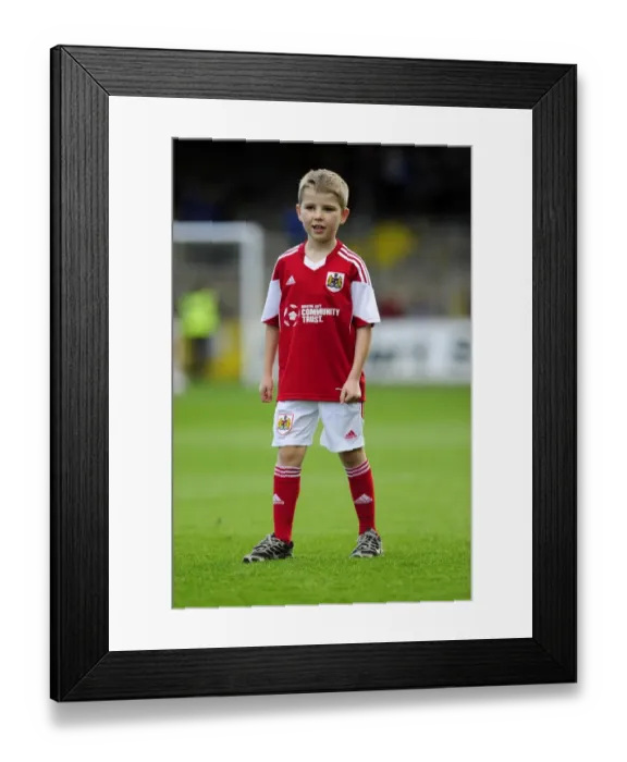Framed Print : Football Rivalry in League One: Bristol City vs Carlisle United - October 2013 (Brunton Park) Framed Print : Football Rivalry in League One: Bristol City vs Carlisle United - October 2013 (Brunton Park)