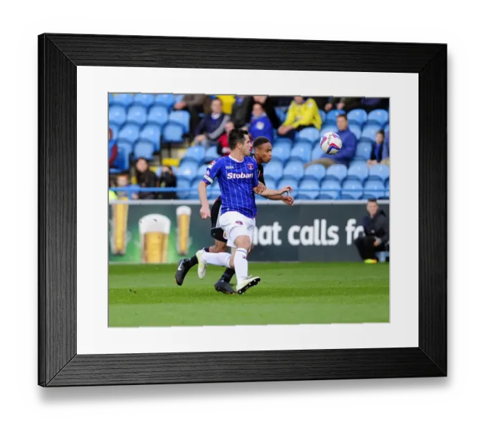 Framed Print : Bobby Reid Chases Down the Ball: Carlisle United vs. Bristol City, Sky Bet League One