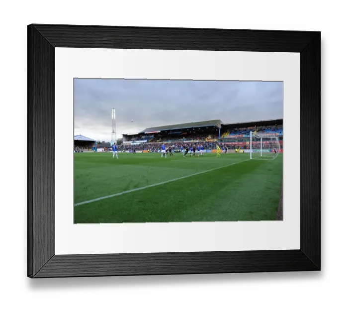 Framed Print : Bristol City vs Carlisle United: A Football Rivalry in Sky Bet League One at Brunton Park (October 2013) Framed Print : Bristol City vs Carlisle United: A Football Rivalry in Sky Bet League One at Brunton Park (October 2013)