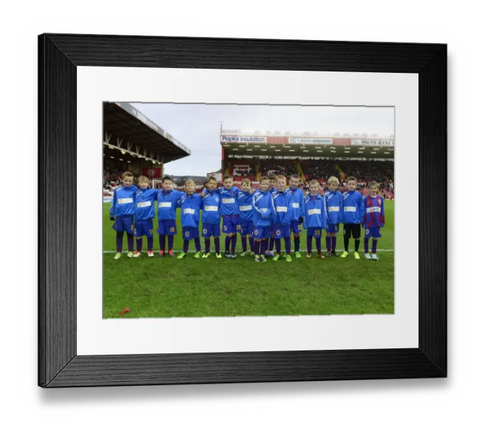 Framed Print : Sky Bet League One Showdown: Bristol City vs Oldham Athletic at Ashton Gate - November 2013 Framed Print : Sky Bet League One Showdown: Bristol City vs Oldham Athletic at Ashton Gate - November 2013