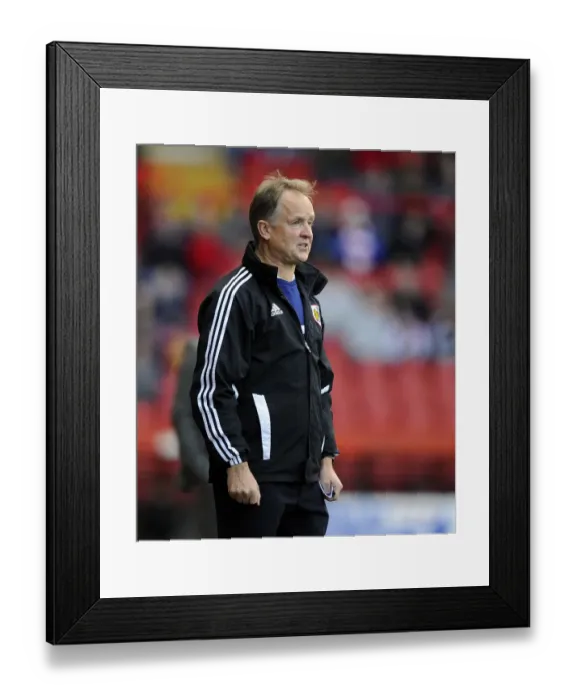 Framed Print : Sean O'Driscoll Leads Bristol City in Sky Bet League One Clash Against Oldham Athletic (2013) Framed Print : Sean O'Driscoll Leads Bristol City in Sky Bet League One Clash Against Oldham Athletic (2013)