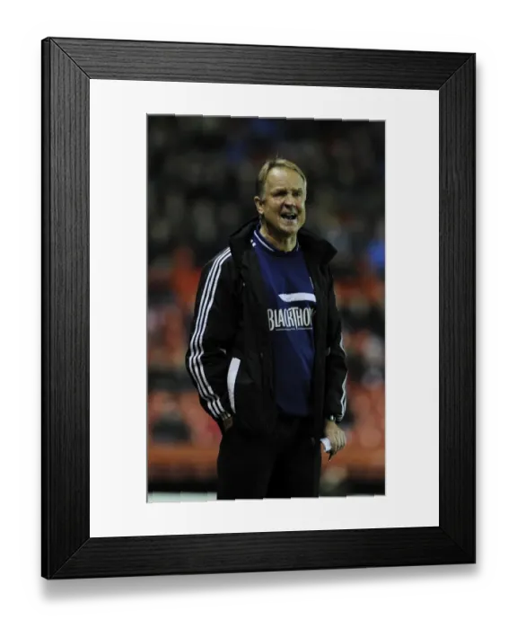 Framed Print : Sean O'Driscoll Leads Bristol City at Ashton Gate Against Crawley Town, November 2013 Framed Print : Sean O'Driscoll Leads Bristol City at Ashton Gate Against Crawley Town, November 2013