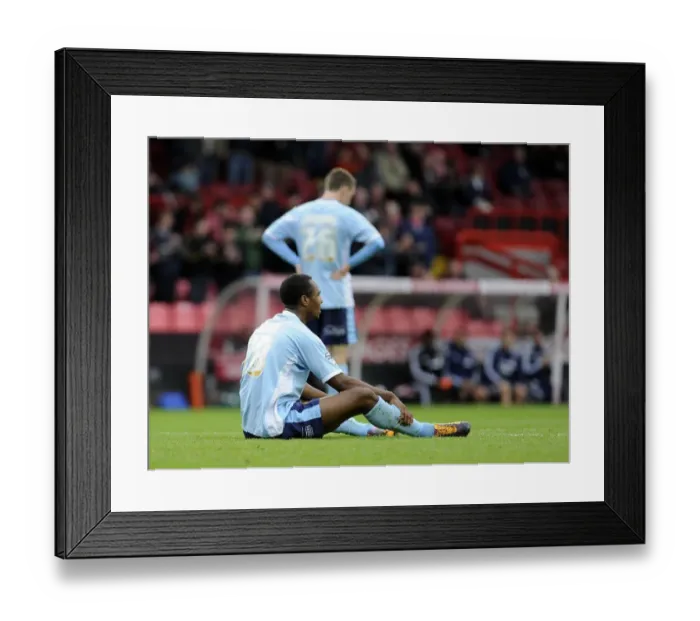 Framed Print : Dejected Gavin Hoyde of Dagenham & Redbridge After FA Cup Loss to Bristol City