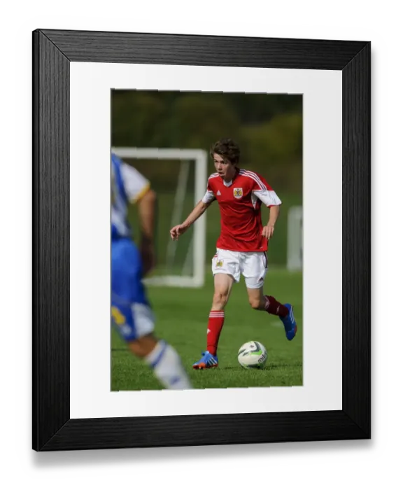 Framed Print : Tom Fry in Action: Bristol City U18 vs Brighton & Hove Albion U18, October 5, 2013