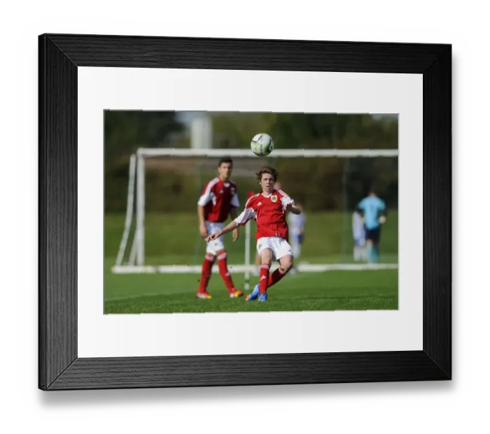Framed Print : Tom Fry in Action: Bristol City U18 vs Brighton & Hove Albion U18, October 5, 2013