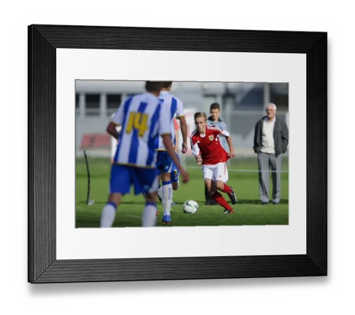 Framed Print : Harvey Moss of Bristol City U18s in Action Against Brighton & Hove Albion U18s, October 2013 Framed Print : Harvey Moss of Bristol City U18s in Action Against Brighton & Hove Albion U18s, October 2013