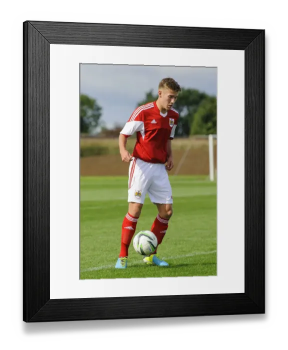 Framed Print : Ben Withey in Action: Bristol City U18 vs Brighton & Hove Albion U18 Football Match