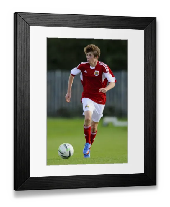 Framed Print : Tom Fry in Action: Bristol City U18 vs Brighton & Hove Albion U18, October 5, 2013 Framed Print : Tom Fry in Action: Bristol City U18 vs Brighton & Hove Albion U18, October 5, 2013
