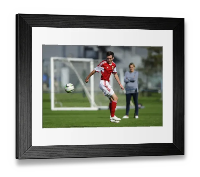 Framed Print : George Kellow in Action: Bristol City U18 vs Brighton & Hove Albion U18, October 5, 2013