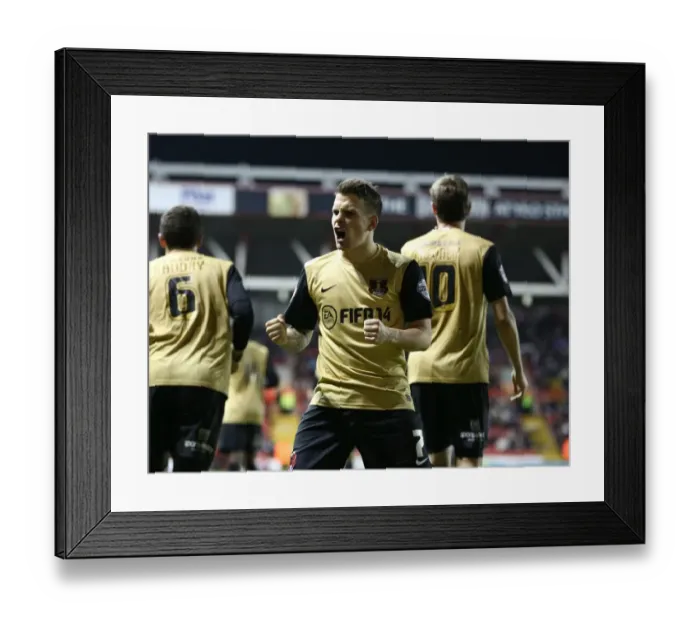 Framed Print : Dean Cox's Stunner: Leyton Orient Takes 2-1 Lead Over Bristol City Framed Print : Dean Cox's Stunner: Leyton Orient Takes 2-1 Lead Over Bristol City