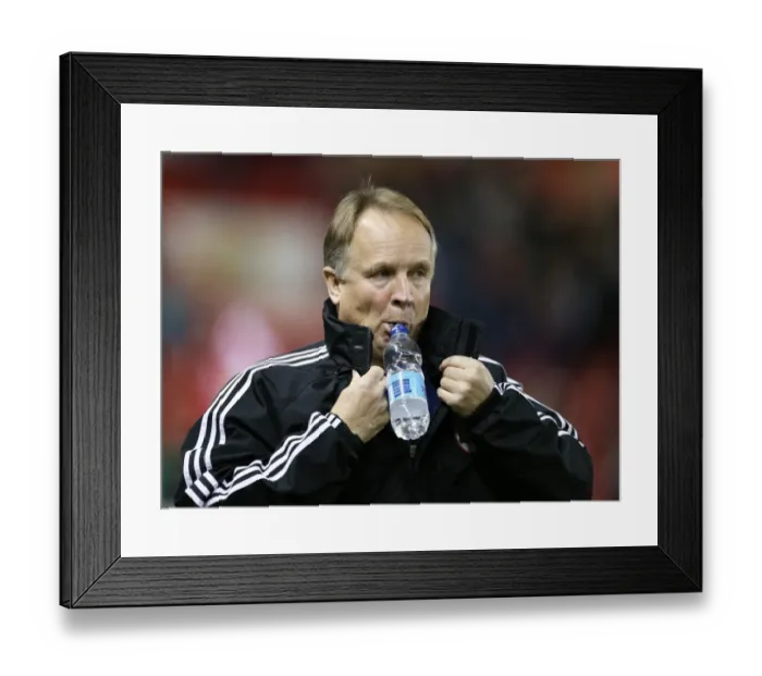 Framed Print : Sean O'Driscoll Leads Bristol City in Sky Bet League One Clash Against Leyton Orient (November 2013) Framed Print : Sean O'Driscoll Leads Bristol City in Sky Bet League One Clash Against Leyton Orient (November 2013)