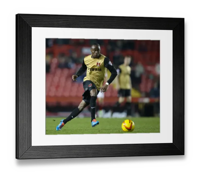 Framed Print : Moses Odubajo in Action: Bristol City vs Leyton Orient, November 2013 Framed Print : Moses Odubajo in Action: Bristol City vs Leyton Orient, November 2013