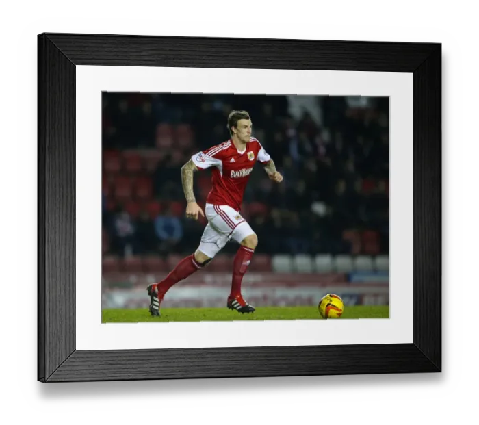 Framed Print : Aden Flint in Action: Bristol City vs Leyton Orient, November 2013 Framed Print : Aden Flint in Action: Bristol City vs Leyton Orient, November 2013