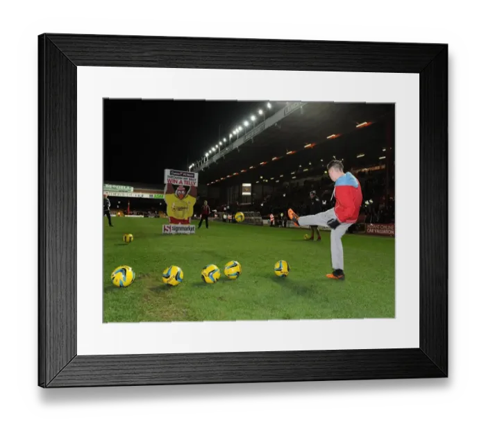 Framed Print : Bristol City's Thrilling Belly-Win Against Leyton Orient in Sky Bet League One, 26 / 11 / 2013 Framed Print : Bristol City's Thrilling Belly-Win Against Leyton Orient in Sky Bet League One, 26 / 11 / 2013