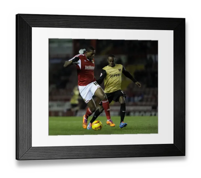 Framed Print : Bristol City vs Leyton Orient: Jay Emmanuel-Thomas vs Moses Odubajo Clash in Sky Bet League One
