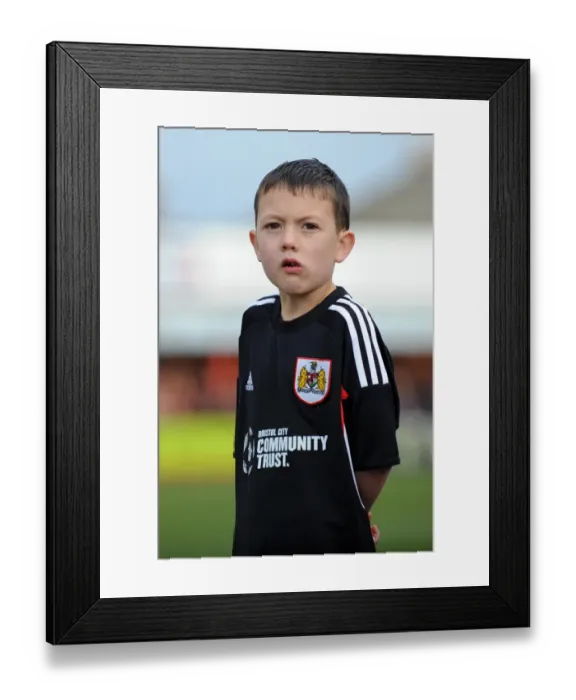 Framed Print : Bristol City in FA Cup Action at Tamworth's The Lamb Ground (08 / 12 / 2013) Framed Print : Bristol City in FA Cup Action at Tamworth's The Lamb Ground (08 / 12 / 2013)