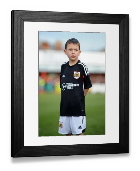 Framed Print : Bristol City FC in FA Cup Action at Tamworth's The Lamb Ground (08 / 12 / 2013) Framed Print : Bristol City FC in FA Cup Action at Tamworth's The Lamb Ground (08 / 12 / 2013)