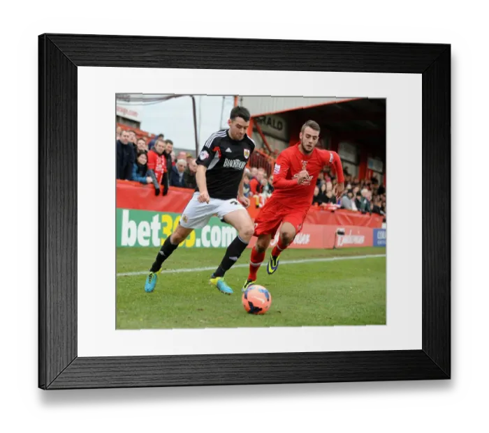 Framed Print : Brendan Moloney Charges Down the Wing for Bristol City in FA Cup Match against Tamworth