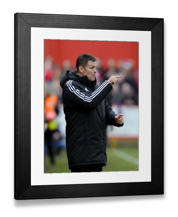Framed Print : Steve Cotterill Inspires Bristol City in FA Cup Battle at Tamworth, December 2013