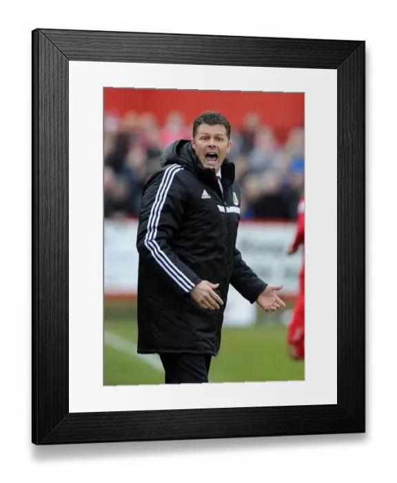 Framed Print : Steve Cotterill Fires Up Bristol City in FA Cup Battle at Tamworth, December 2013 Framed Print : Steve Cotterill Fires Up Bristol City in FA Cup Battle at Tamworth, December 2013
