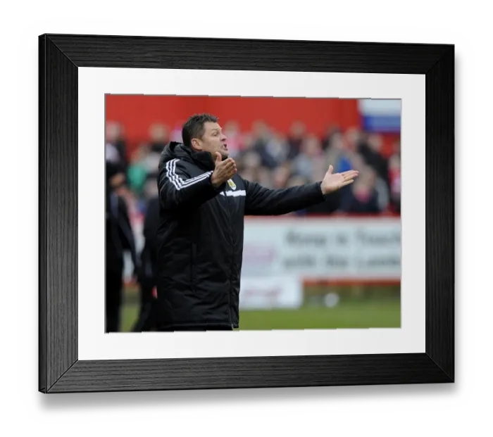 Framed Print : Steve Cotterill Leads Bristol City in FA Cup Match at Tamworth, December 2013 Framed Print : Steve Cotterill Leads Bristol City in FA Cup Match at Tamworth, December 2013