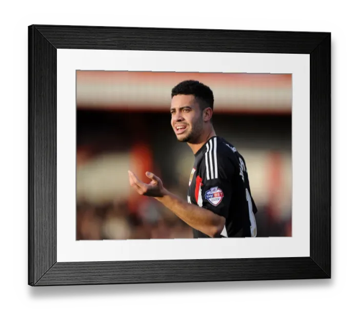 Framed Print : FA Cup Battle: Derrick Williams in Action for Bristol City at Tamworth, December 2013 Framed Print : FA Cup Battle: Derrick Williams in Action for Bristol City at Tamworth, December 2013