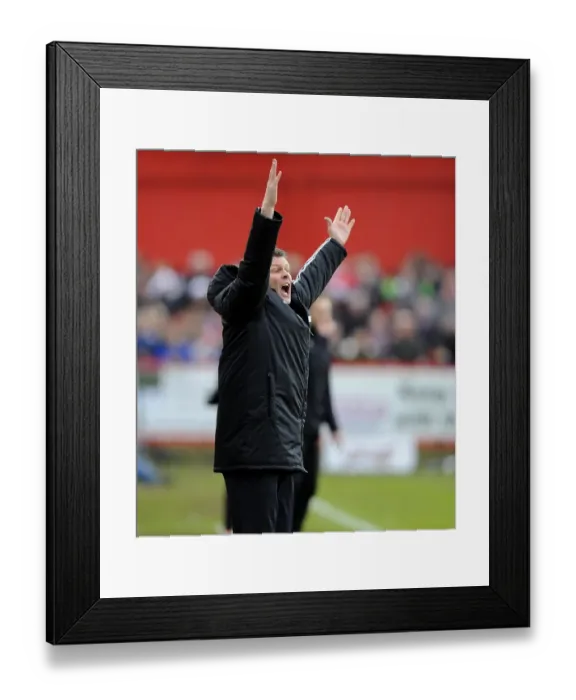 Framed Print : Steve Cotterill Fires Up Bristol City in FA Cup Battle at Tamworth, December 2013 Framed Print : Steve Cotterill Fires Up Bristol City in FA Cup Battle at Tamworth, December 2013