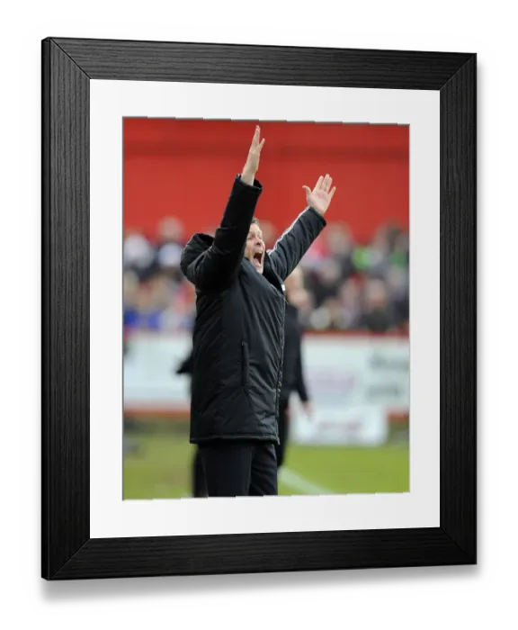 Framed Print : Steve Cotterill Inspires Bristol City in FA Cup Battle at Tamworth, December 2013