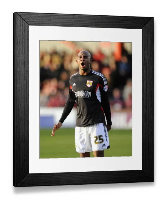 Framed Print : Marvin Elliott Gives Instructions during FA Cup Match vs Tamworth Framed Print : Marvin Elliott Gives Instructions during FA Cup Match vs Tamworth
