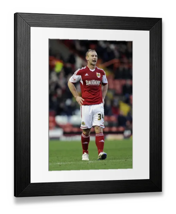 Framed Print : Bristol City vs Walsall: Simon Gillett in Action at Ashton Gate, December 2013 Framed Print : Bristol City vs Walsall: Simon Gillett in Action at Ashton Gate, December 2013