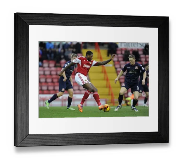 Framed Print : Bristol City's Jay Emmanuel-Thomas Evades Sam Mantom Challenge in Sky Bet League One Clash Framed Print : Bristol City's Jay Emmanuel-Thomas Evades Sam Mantom Challenge in Sky Bet League One Clash