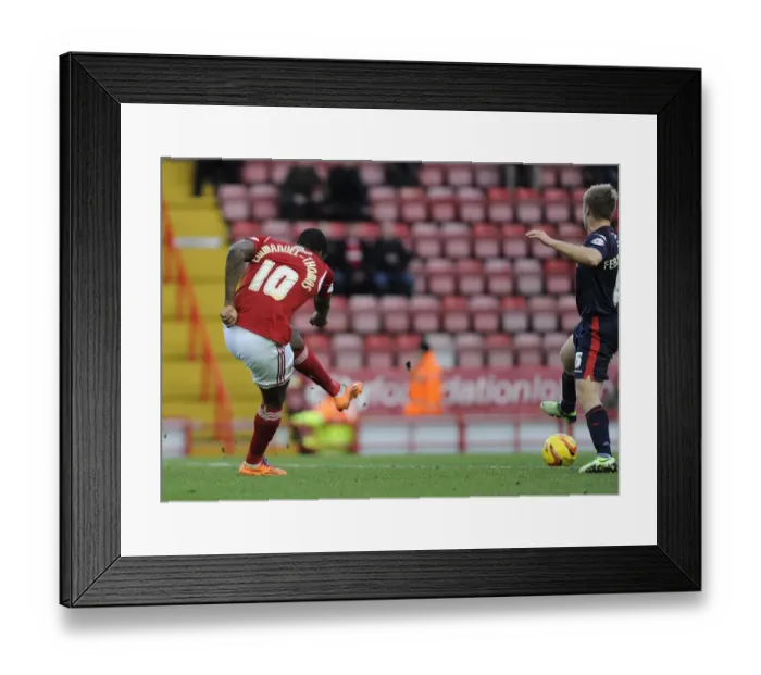 Framed Print : Bristol City's Jay Emmanuel-Thomas Goes for Glory Against Walsall in Sky Bet League One