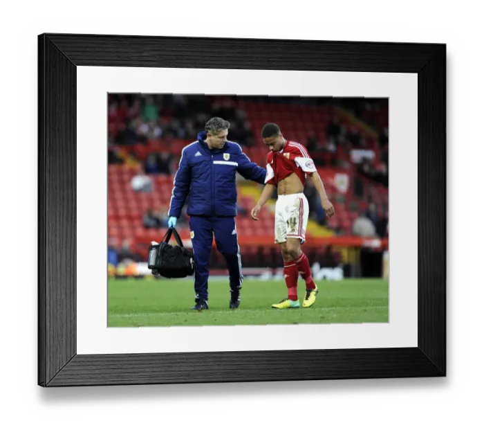 Framed Print : Bristol City's Bobby Reid Substituted with Injury vs Walsall (December 2013) Framed Print : Bristol City's Bobby Reid Substituted with Injury vs Walsall (December 2013)