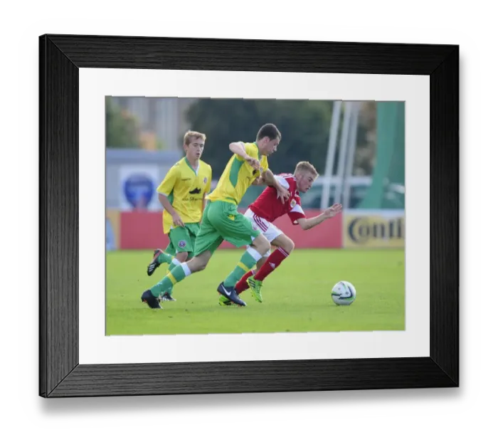 Framed Print : Joe Morrell in Action: Bristol City U18s vs. Sheffield United