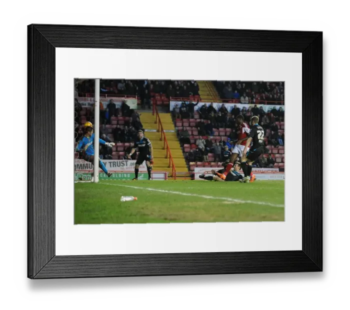 Framed Print : Bristol City's Jay Emmanuel-Thomas Scores the Winning Goal Against Stevenage in Sky Bet League One Framed Print : Bristol City's Jay Emmanuel-Thomas Scores the Winning Goal Against Stevenage in Sky Bet League One