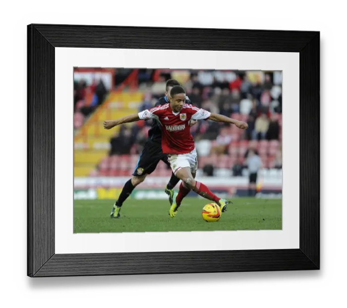 Framed Print : Bobby Reid in Action: Bristol City vs Stevenage, Sky Bet League One, Ashton Gate, 2013 Framed Print : Bobby Reid in Action: Bristol City vs Stevenage, Sky Bet League One, Ashton Gate, 2013
