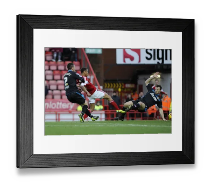 Framed Print : Bobby Reid Goes for Glory: Bristol City vs Stevenage, League One Football Action, Ashton Gate