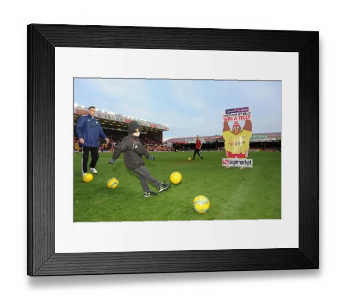 Framed Print : Bristol City vs Stevenage: Sky Bet League One Clash at Ashton Gate - December 29, 2013 Framed Print : Bristol City vs Stevenage: Sky Bet League One Clash at Ashton Gate - December 29, 2013