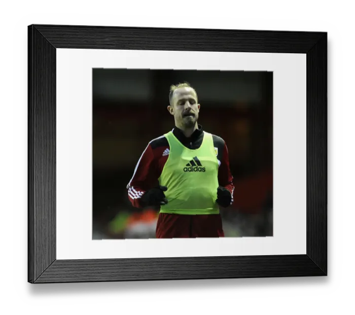 Framed Print : Bristol City vs Stevenage: Louis Carey in Action at Ashton Gate, December 2013 Framed Print : Bristol City vs Stevenage: Louis Carey in Action at Ashton Gate, December 2013